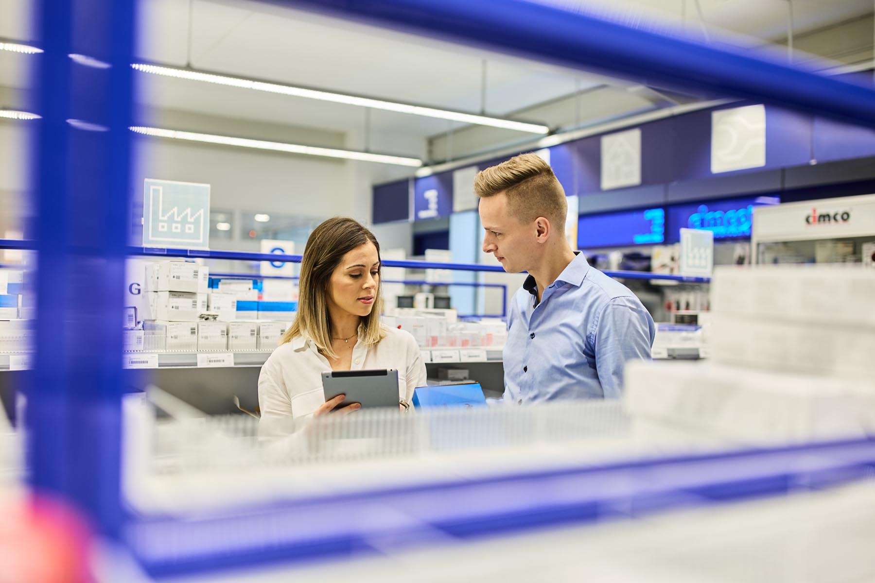 branch-germany-with-customer-4